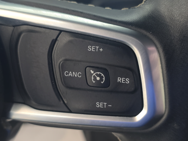 Used 2019 Jeep Wrangler Unlimited Sahara AWD/4WD image 16