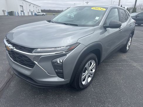 Used 2024 Chevrolet Trax LS image 3