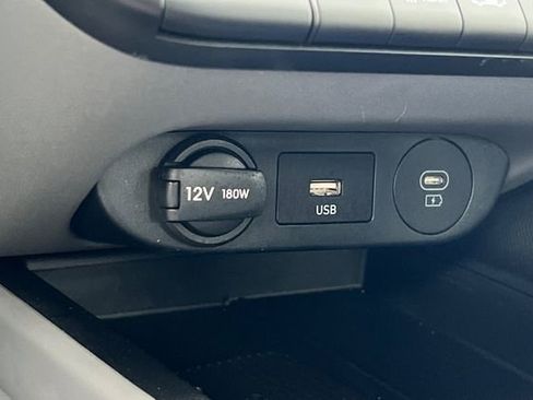 Used 2025 Hyundai Elantra SEL FWD image 38