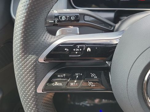 Used 2025 Mercedes-Benz GLC 350e 4MATIC image 26
