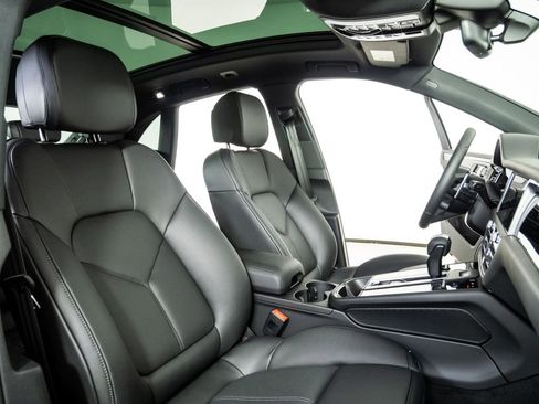 New 2026 Porsche Macan image 24