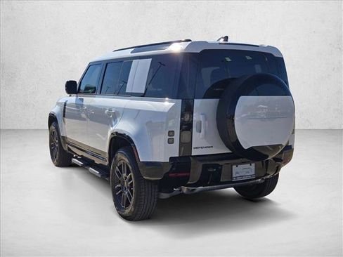 New 2026 Land Rover Defender 110 X-Dynamic SE image 9