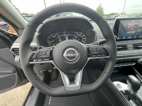 New 2025 Nissan Altima 2.5 SR image 18