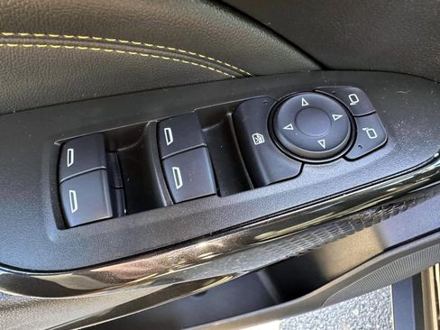 Used 2024 Chevrolet Trax ACTIV w/ Sunroof Package FWD image 9