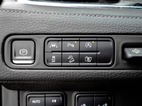 Used 2023 GMC Yukon Denali AWD/4WD image 24
