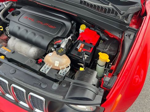 Used 2019 Jeep Renegade Latitude w/ Cold Weather Group image 46