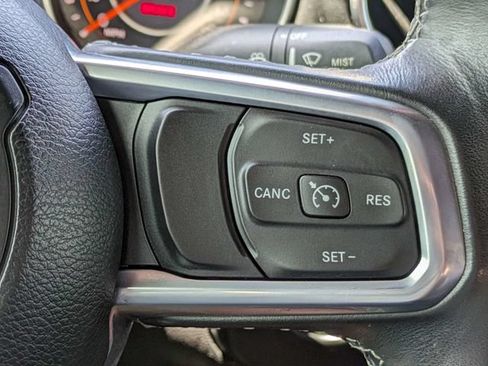 Used 2019 Jeep Wrangler Unlimited Sahara w/ Dual Top Group AWD/4WD image 28