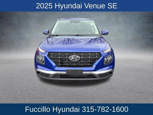 Certified 2025 Hyundai Venue SE image 3