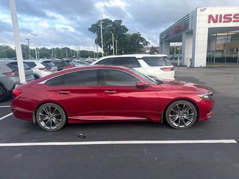 Used 2018 Honda Accord Touring image 6