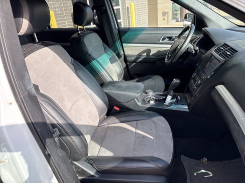 Used 2017 Ford Explorer XLT w/ Equipment Group 202A image 31