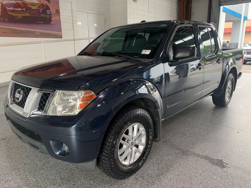 Used 2018 Nissan Frontier SV w/ Value Truck Package RWD image 3