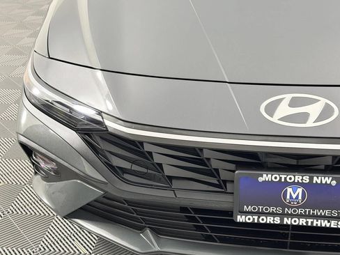 Used 2024 Hyundai Elantra SEL FWD image 3