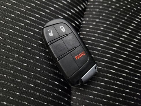 Used 2017 Dodge Journey SXT w/ Comfort/Convenience Group image 32