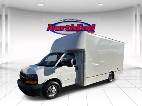 Used 2023 Chevrolet Express 4500 Extended w/ Power Convenience Package image 4