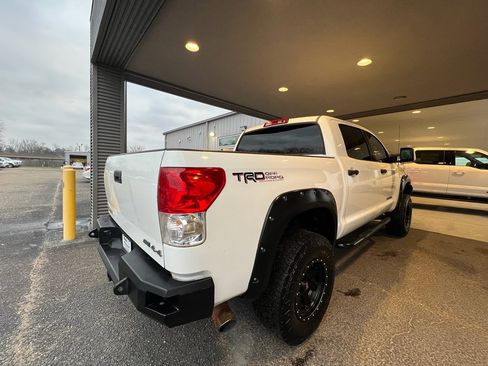 Used 2009 Toyota Tundra 4x4 CrewMax image 8