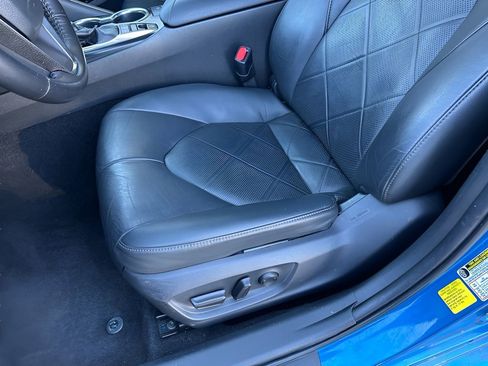 Used 2019 Toyota Camry XLE image 12