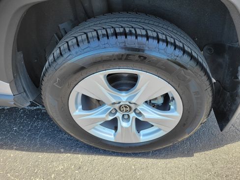 Used 2021 Toyota RAV4 XLE FWD image 35