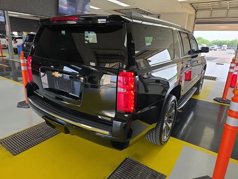 Used 2018 Chevrolet Suburban Premier AWD/4WD image 4