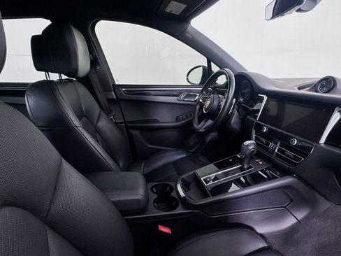 Used 2023 Porsche Macan w/ Premium Package Plus image 27