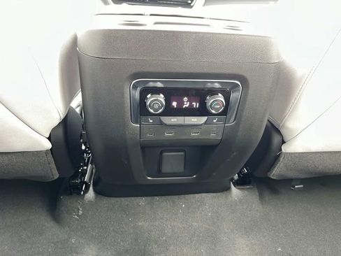New 2025 Chevrolet Suburban Premier AWD/4WD image 17