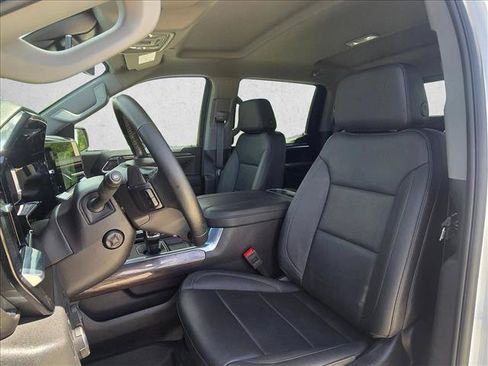 Used 2025 Chevrolet Silverado 1500 LTZ AWD/4WD image 16