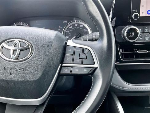 Used 2023 Toyota Highlander LE FWD image 24