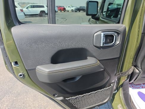 Used 2024 Jeep Wrangler Unlimited Sahara w/ Technology Group AWD/4WD image 17