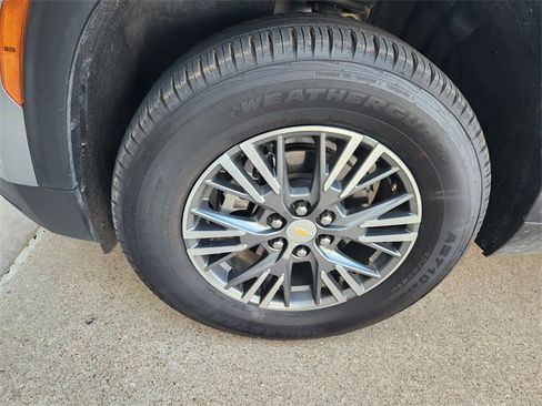 Used 2024 Chevrolet Traverse LT FWD image 9