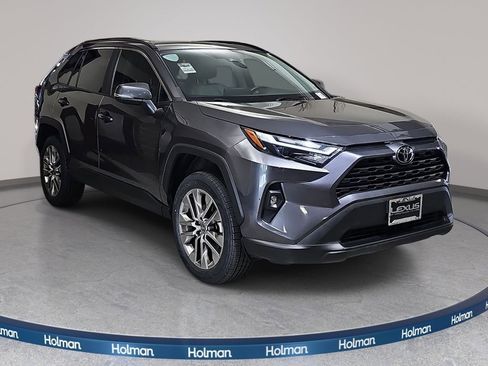 Used 2022 Toyota RAV4 XLE Premium AWD/4WD image 4