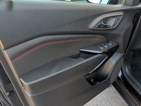 Used 2025 Chevrolet Trax RS FWD image 12