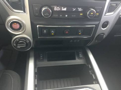 Used 2019 Nissan Titan SV w/ SV Convenience Package AWD/4WD image 18