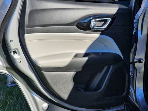 Certified 2022 Jeep Compass Limited image 32