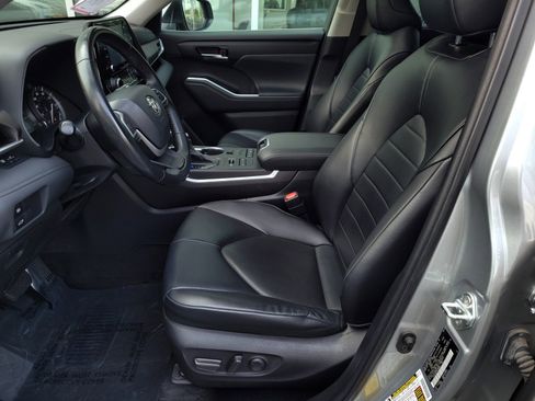 Certified 2022 Toyota Highlander XLE image 16