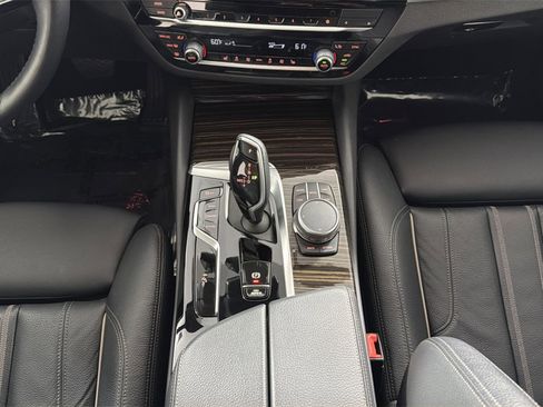 Used 2023 BMW 540i xDrive w/ Premium Package image 22