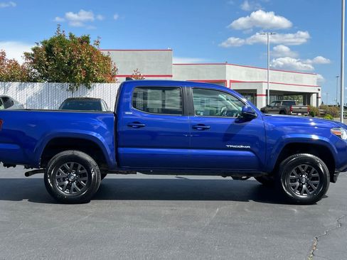 Used 2022 Toyota Tacoma SR5 AWD/4WD image 6