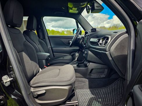 Certified 2022 Jeep Renegade Altitude w/ Convenience Group AWD/4WD image 40