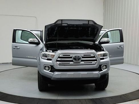 Used 2019 Toyota Tacoma Limited image 10