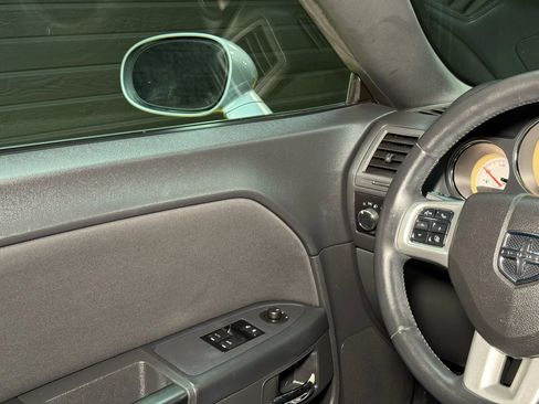 Used 2011 Dodge Challenger image 24