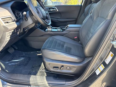 Used 2025 Mitsubishi Outlander SE image 9