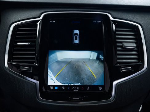 Used 2023 Volvo XC90 T8 Plus image 13