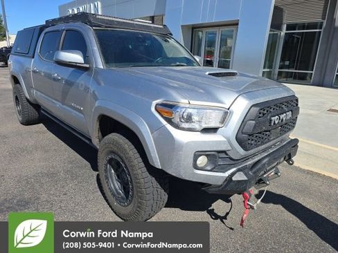 Used 2022 Toyota Tacoma TRD Sport w/ Technology Package AWD/4WD image 4