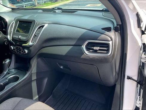 Used 2019 Chevrolet Equinox LT FWD image 16