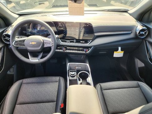 New 2026 Chevrolet Equinox LT w/ Convenience Package II image 2