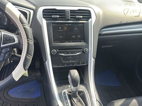 Used 2013 Ford Fusion SE FWD image 10