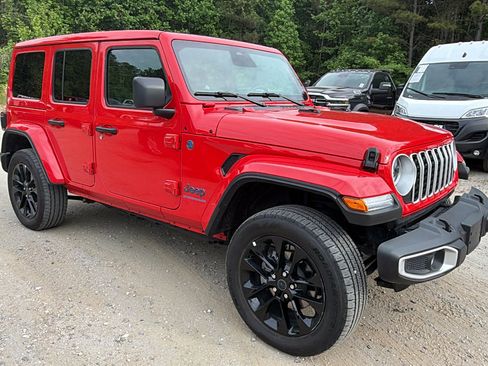 Used 2025 Jeep Wrangler Unlimited Sahara w/ Safety Group AWD/4WD image 5