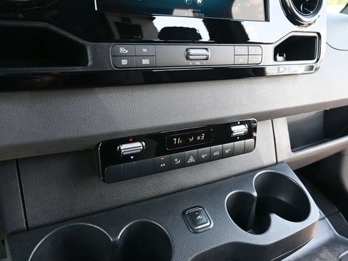 Used 2023 Mercedes-Benz Sprinter 2500 image 18