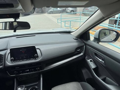Used 2025 Nissan Rogue SV FWD image 37