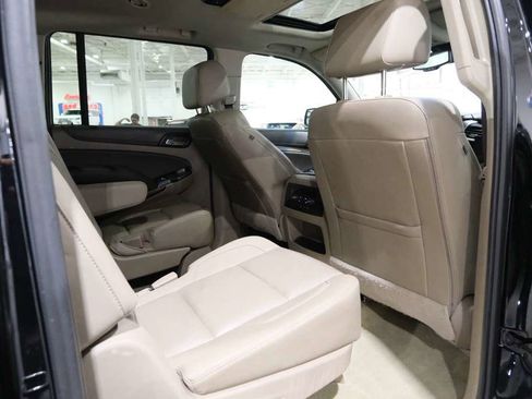 Used 2018 Chevrolet Suburban LT RWD image 25