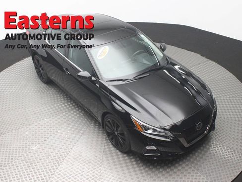 Used 2019 Nissan Altima 2.5 SR w/ SR Premium Package image 3