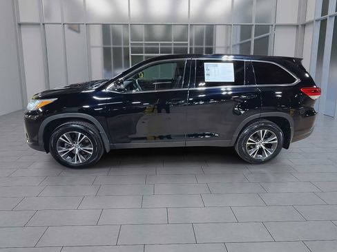 Used 2019 Toyota Highlander LE AWD/4WD image 5